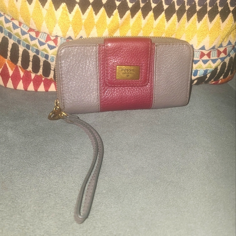 Fossil | Gray & Maroon Wallet